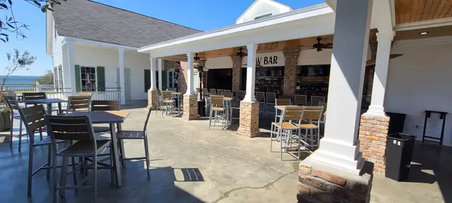 The oyster bar, its brick columns and the raw bar